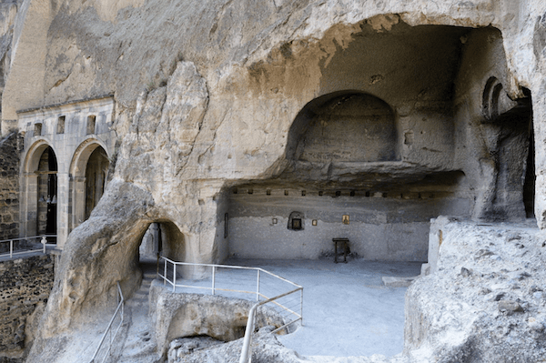 vardzia church