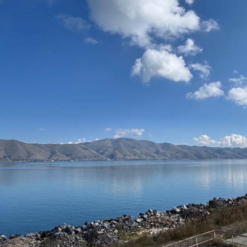 armenia-yerivar-roadtrip yerevan horse riding lake sevan