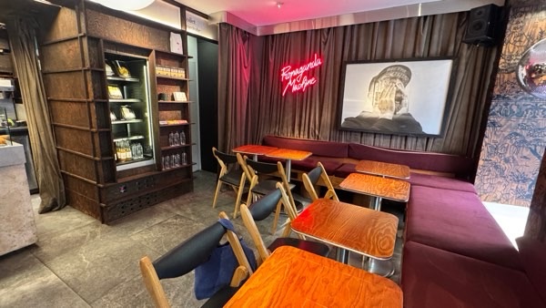 SURF CAFE SARYAN